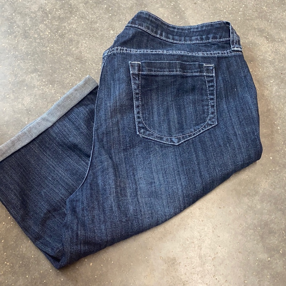 ✨a.n.a cuffed denim jean shorts 16W✨